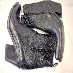 Gianni Bini Women's Black Ankle Boots Size 9M Textured Embossed Style